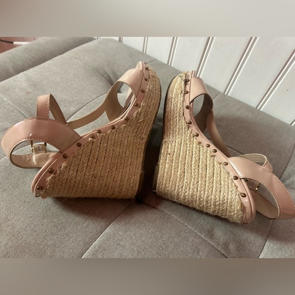 Black rivet women’s size 8 Tan wedge heals - Picture 9 of 11